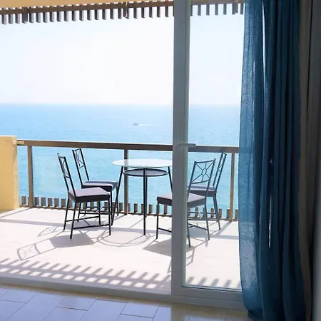 아파트 A Beautiful 2 Bedrooms *