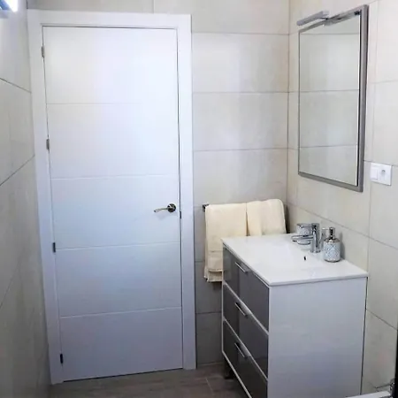 A Beautiful 2 Bedrooms 아파트 *