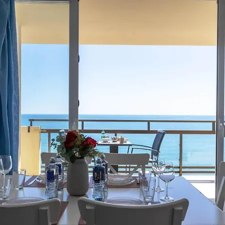아파트 A Beautiful 2 Bedrooms 푸엔히롤라