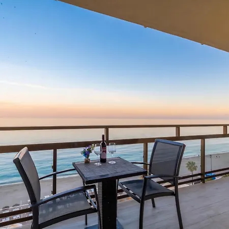 A Beautiful 2 Bedrooms *
