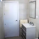 A Beautiful 2 Bedrooms Апартаменти *